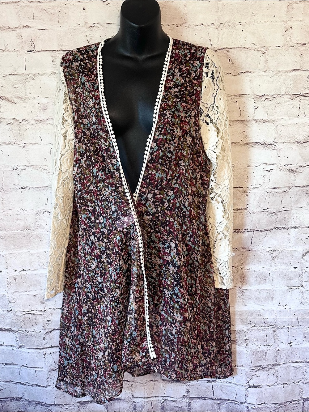 Judith March Ditsy Floral Deer Lace Cut Kimono
